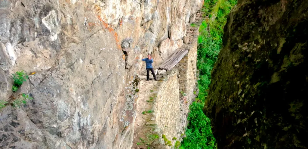 inca bridge at machu picchu