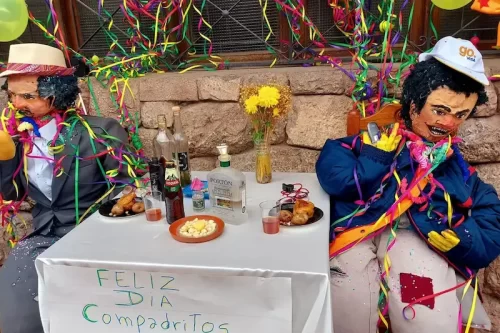 Comadres and Compadres Day (Thursdays Before Carnival) 🤝