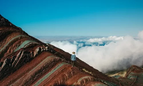 pallay punchu rainbow mountain tour