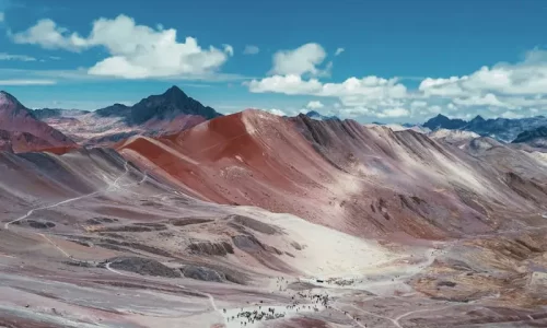 rainbow mountain located
